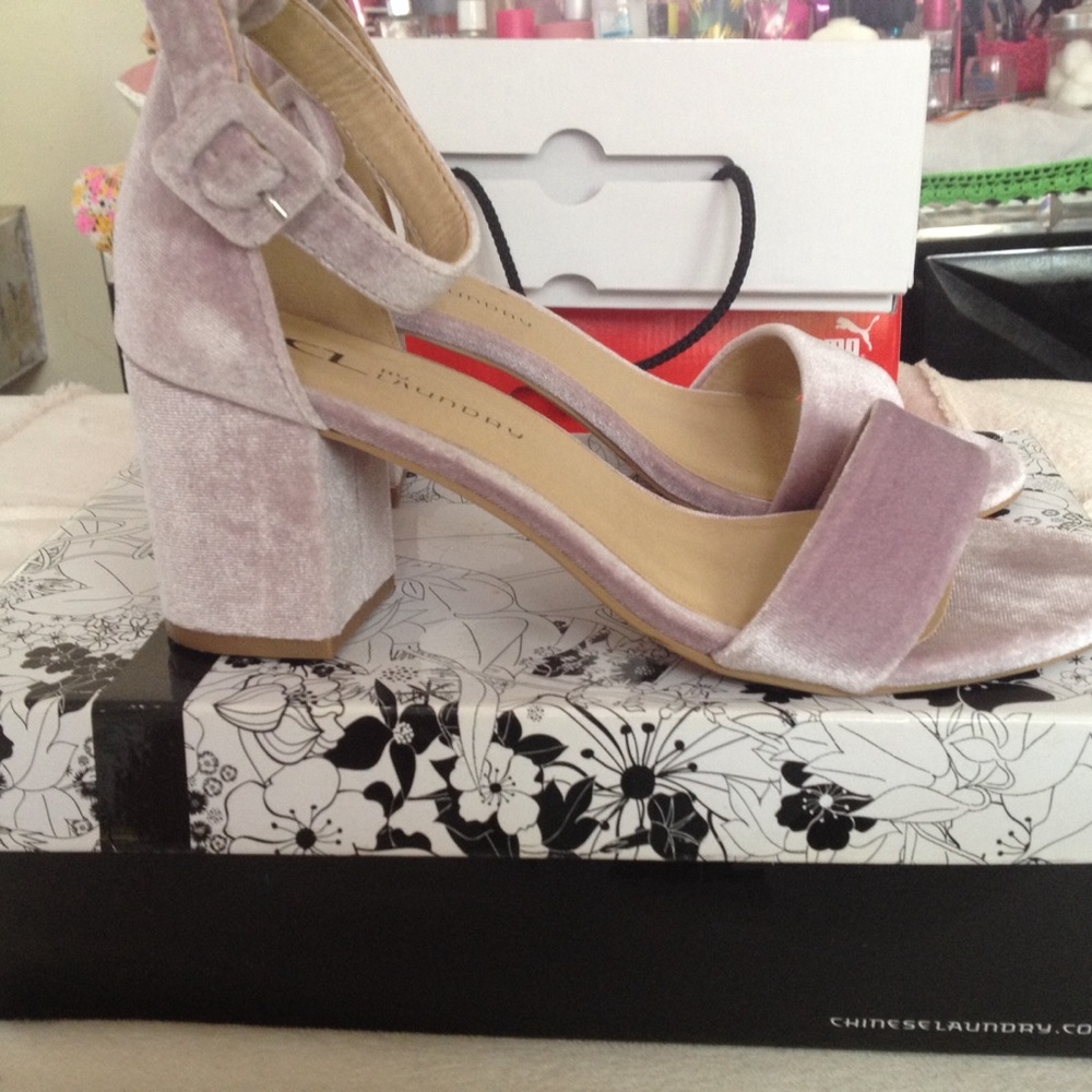 Lavender suede heels with box